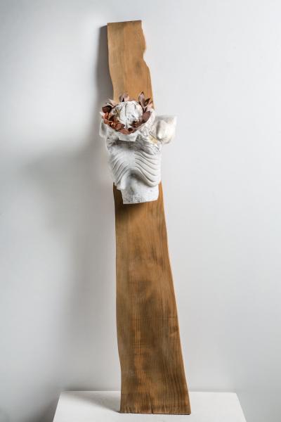 Edgardo Ratti (Agno 1925)
Cristo, 2014, alabastro e legno di cedro, 180 x 30 x 20 cm
© E. Ratti
