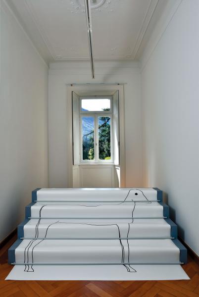 Robert Estermann (Lucerna, *1970), Staircase, 2011, legno, colore, PVC, stampa a getto d'inchiostro su PVC, 65 x 204 x 130 cm, courtesy the artist. © Pier Maulini