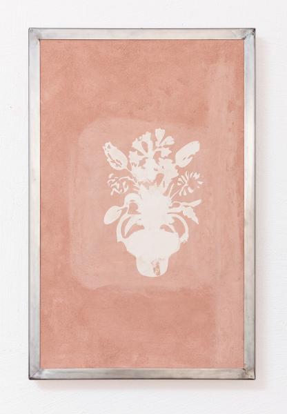 Marta Margnetti
Fu Santa 4, 2023
Serigrafia all’argilla su argilla cruda, sabbia, paglia, legno, pigmento e acciaio
75 x 48 x 2 cm
Museo Villa dei Cedri, Bellinzona
© Marta Margnetti e Museo Villa dei Cedri, Bellinzona. 
Foto Mattia Angelini
